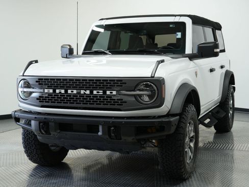 Used 2024 Ford Bronco Badlands AWD/4WD image 3