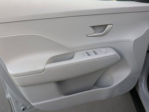 Used 2024 Hyundai Kona SEL image 11