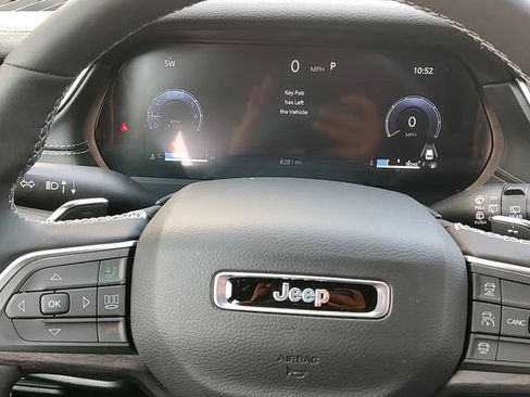 Used 2025 Jeep Grand Cherokee L Limited AWD/4WD image 12