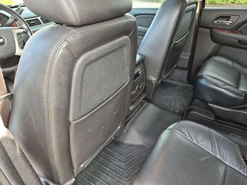 Used 2010 Chevrolet Suburban LTZ AWD/4WD image 18