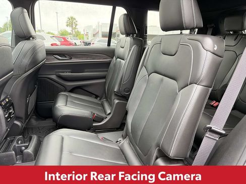 Used 2025 Jeep Grand Cherokee L Limited w/ Black Appearance Package AWD/4WD image 15