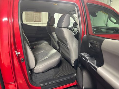 Used 2022 Toyota Tacoma SR AWD/4WD image 12