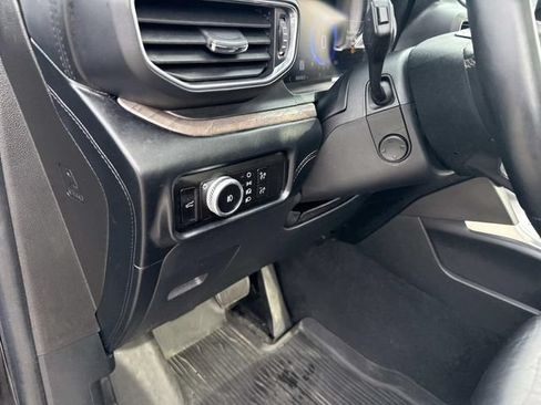 Used 2023 Ford Explorer Platinum w/ Technology Package AWD/4WD image 29