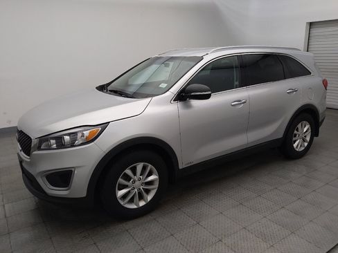 Used 2018 Kia Sorento AWD image 2