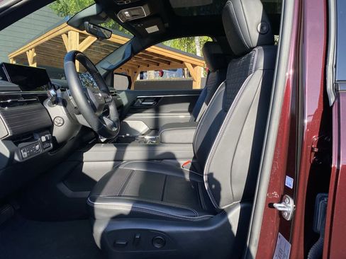 Used 2025 GMC Sierra EV Denali AWD/4WD image 13