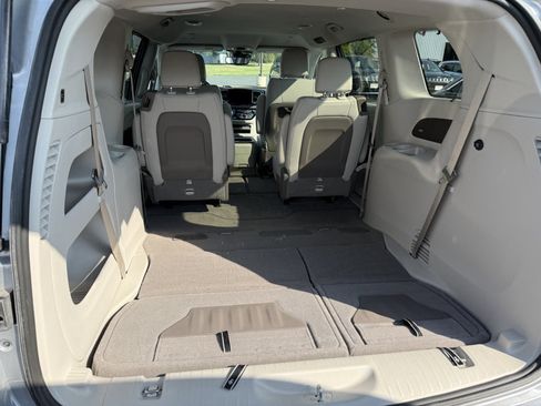 Used 2021 Chrysler Pacifica Touring-L w/ Premium & Safety Sphere Group AWD/4WD image 18