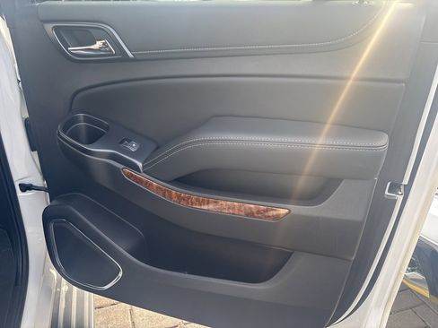 Used 2020 Chevrolet Suburban Premier w/ Premier 6.2L Value Package image 29