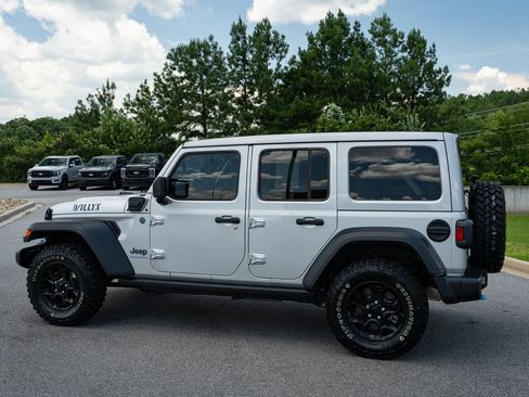 Used 2023 Jeep Wrangler Unlimited w/ Sun & Screen Package AWD/4WD image 7