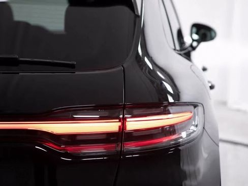 Certified 2025 Porsche Macan Turbo image 38
