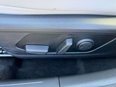 Certified 2025 Hyundai Elantra Limited image 18