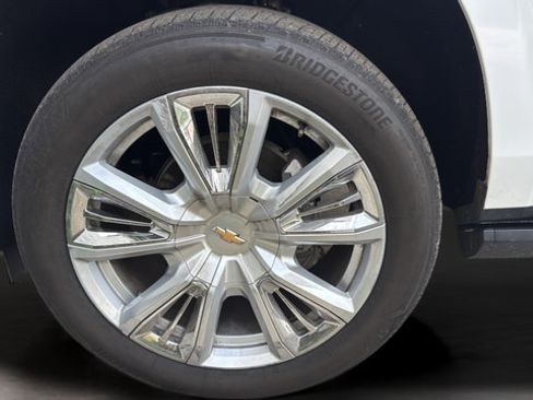 Used 2023 Chevrolet Suburban High Country w/ Advanced Technology Package AWD/4WD image 31