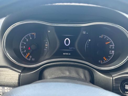 Used 2022 Jeep Grand Cherokee Laredo E RWD image 36