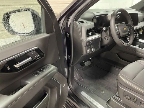 New 2026 Chevrolet Suburban Premier image 10