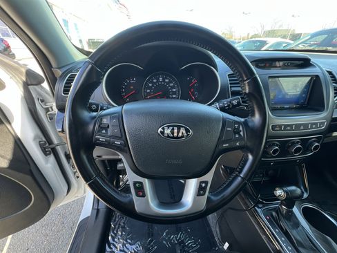 Used 2015 Kia Sorento LX image 16
