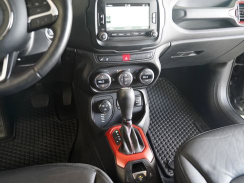 Used 2017 Jeep Renegade Trailhawk w/ Premium Trailhawk Package AWD/4WD image 21
