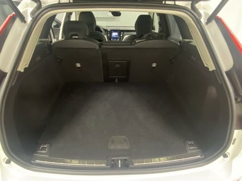 Used 2025 Volvo XC60 B5 Plus image 8