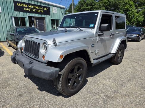 Used 2012 Jeep Wrangler Sahara AWD/4WD image 3