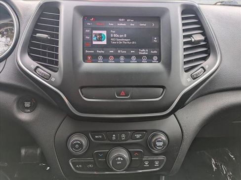 Used 2019 Jeep Cherokee Latitude Plus w/ Cold Weather Group image 14