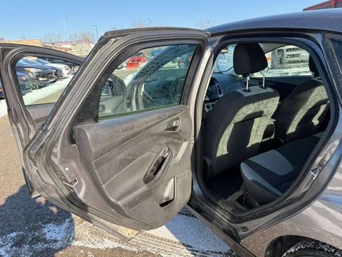 Used 2012 Ford Focus SE w/ SE Sport Pkg image 5