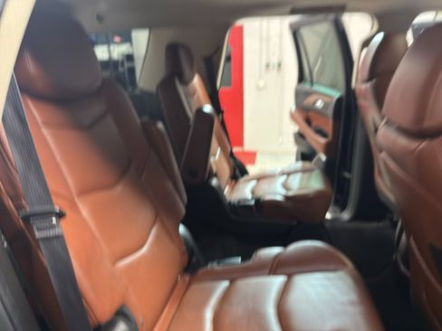 Used 2015 Cadillac Escalade Luxury image 25