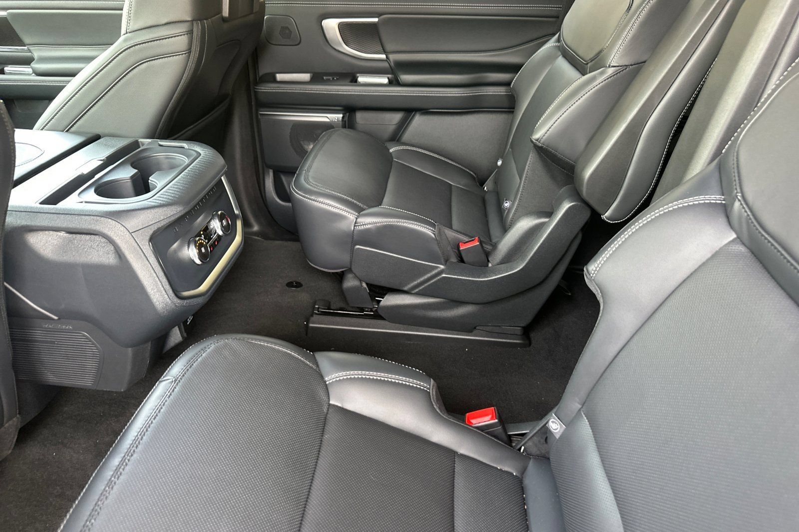 New 2026 Ford Expedition Max Platinum w/ Stealth Performance Package AWD/4WD image 12