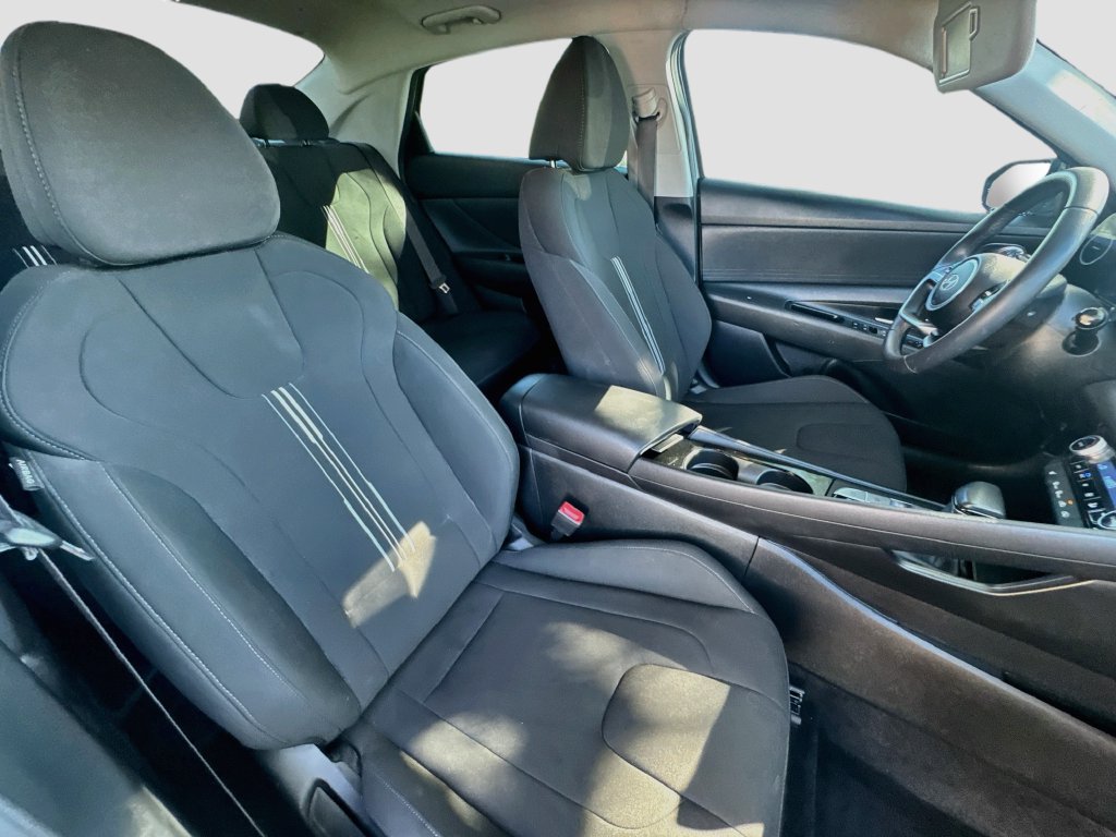 Used 2025 Hyundai Elantra SEL FWD image 28