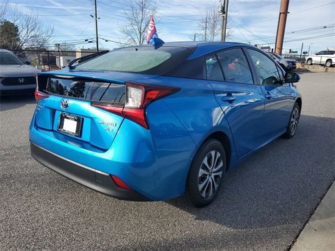 Used 2020 Toyota Prius XLE image 4
