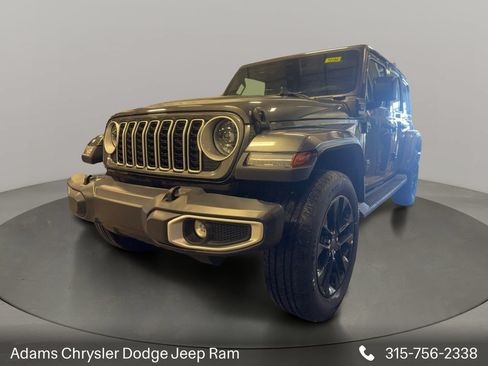 Used 2025 Jeep Wrangler Unlimited Sahara AWD/4WD image 3