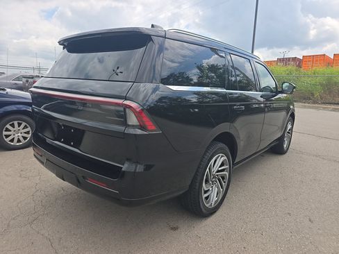 Used 2025 Lincoln Navigator Reserve AWD/4WD image 14