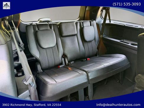 Used 2015 Chrysler Town & Country S FWD image 19