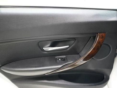 Used 2016 BMW 320i Sedan RWD image 28