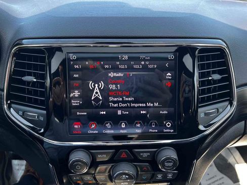 Used 2020 Jeep Grand Cherokee Altitude image 27