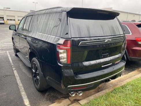 Used 2022 Chevrolet Suburban RST w/ Sport Performance Package AWD/4WD image 9