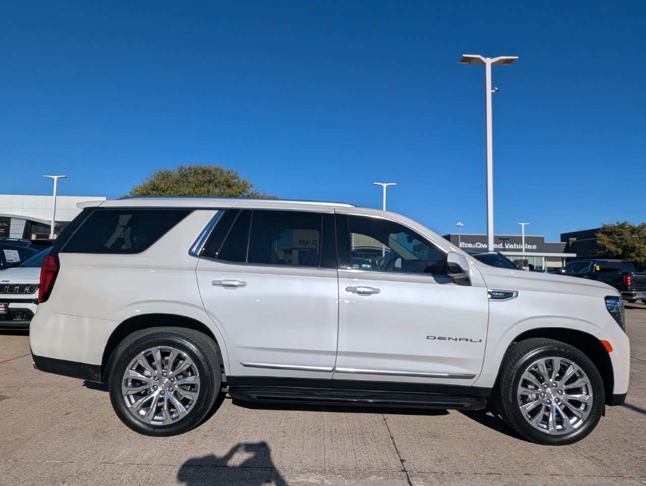 Used 2024 GMC Yukon Denali RWD image 3