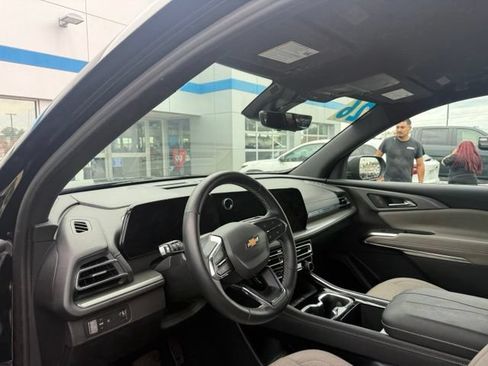 Used 2026 Chevrolet Traverse LT w/ Driver Confidence Package FWD image 7