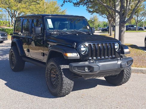 Used 2021 Jeep Wrangler Unlimited Sahara image 3