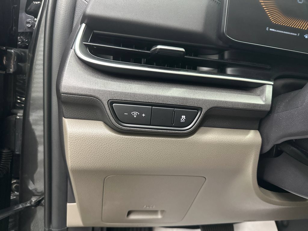 Used 2025 Kia Carnival EX FWD image 33