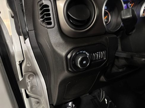 Used 2018 Jeep Wrangler Unlimited Sport S AWD/4WD image 17