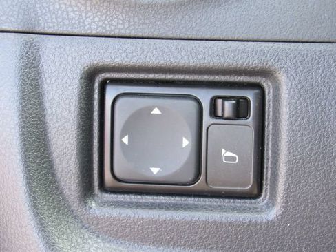 Used 2018 Nissan Versa Note SV FWD image 26