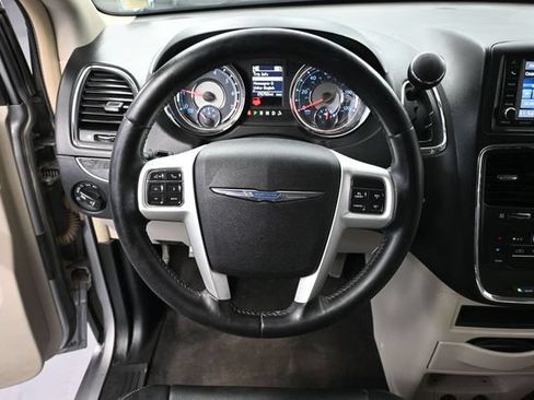Used 2015 Chrysler Town & Country Touring FWD image 23