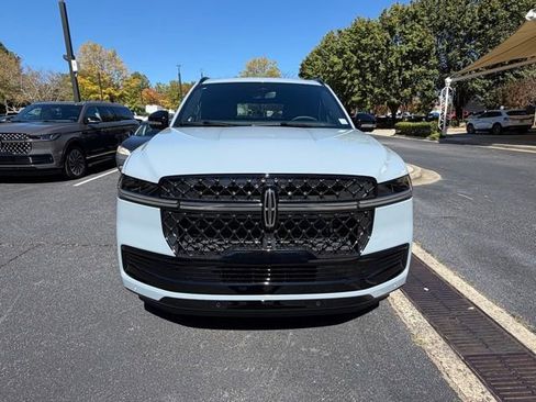 New 2025 Lincoln Navigator L Reserve w/ Jet Appearance Package image 2
