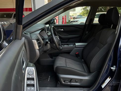 Used 2025 Nissan Rogue SV FWD image 10