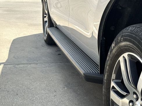 Used 2024 Ford Expedition Limited RWD image 9