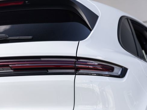 Certified 2026 Porsche Cayenne AWD/4WD image 16