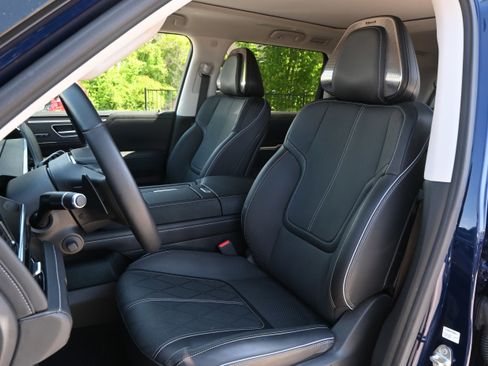 Used 2025 INFINITI QX80 Sensory image 7