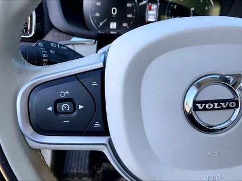 Used 2021 Volvo XC60 T5 Momentum w/ Premium Package AWD/4WD image 24