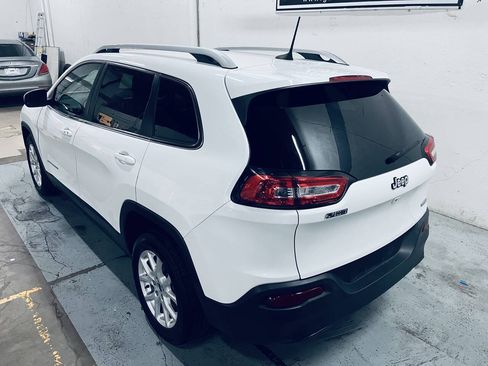 Used 2018 Jeep Cherokee Latitude Plus FWD image 5