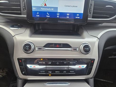 Used 2022 Ford Explorer XLT w/ Equipment Group 202A image 16