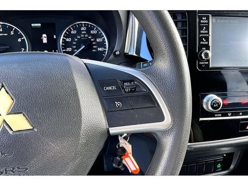 Used 2020 Mitsubishi Outlander ES image 22