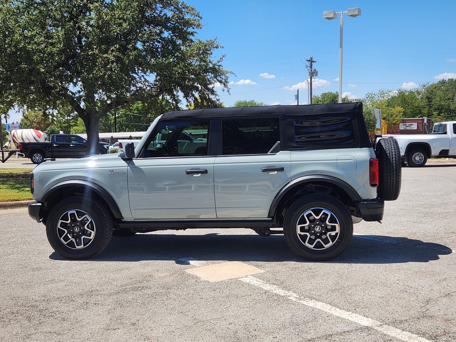Used 2024 Ford Bronco Black Diamond AWD/4WD image 3